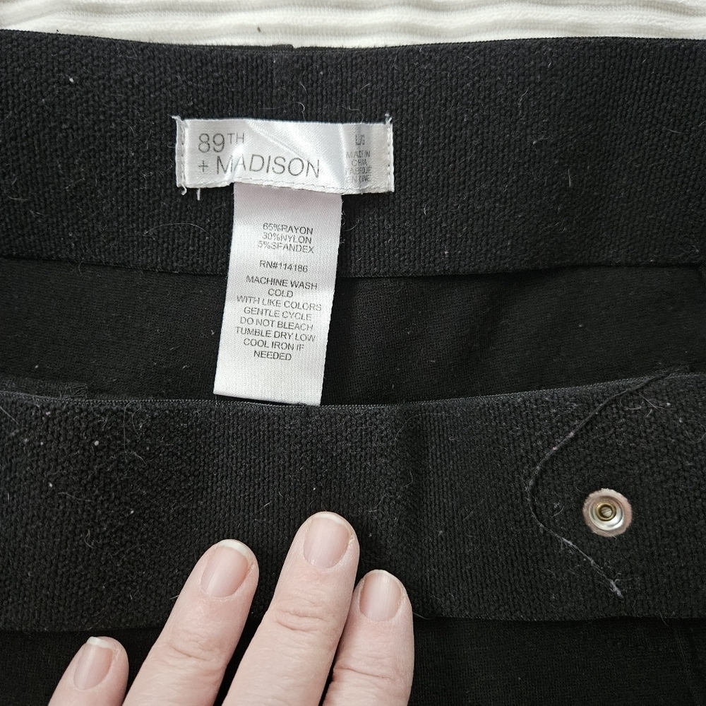 89+Madison Black Button-Detail Pants. Leggings Size Large - Picture 3 of 6